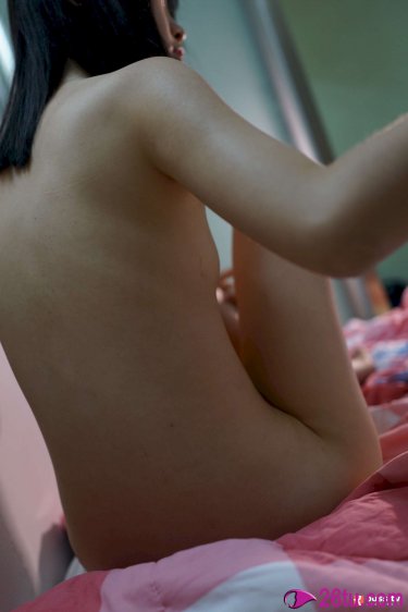 从后面抱着妈妈突然脸一红